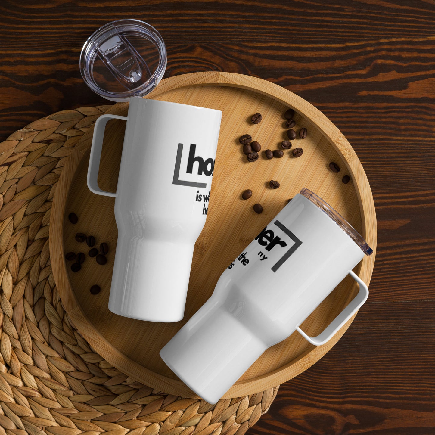 Travel mug with a handle